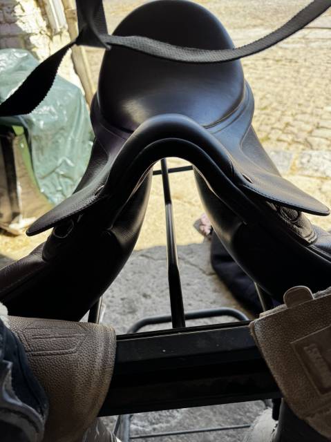 Selle mixte Bates 17 pouces totalement modifiable