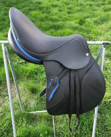 Selle Antarès obstacle Connexion noire 17.5