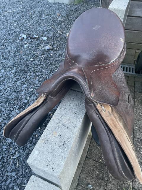 Selle cuir brun