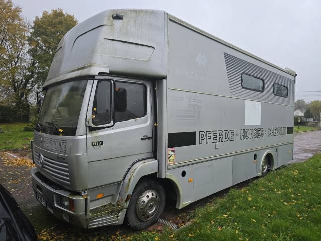 Mercedes 817 L 3-4 chevaux + cabine