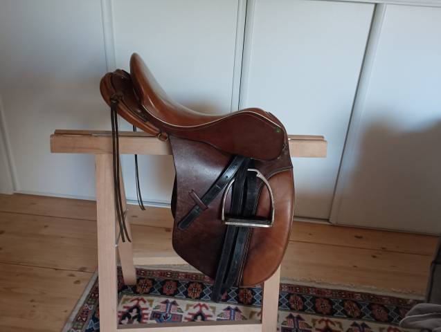 Selle de randonnée Ronzon complète.