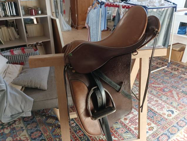 Selle de randonnée Ronzon complète.