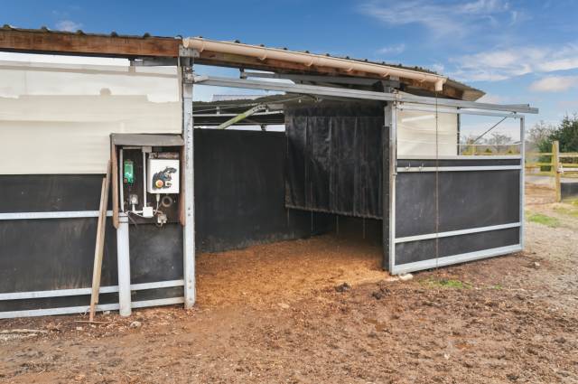 A VENDRE MARCHEUR CHEVAUX 6 PLACES