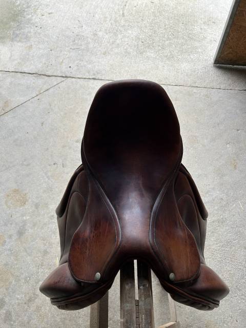 Belloir Saumur dressage 17,5” marron