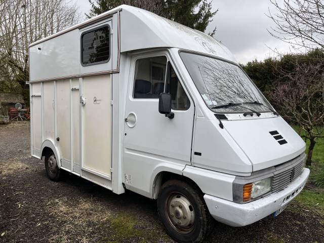 Camion Renault master 2 chevaux