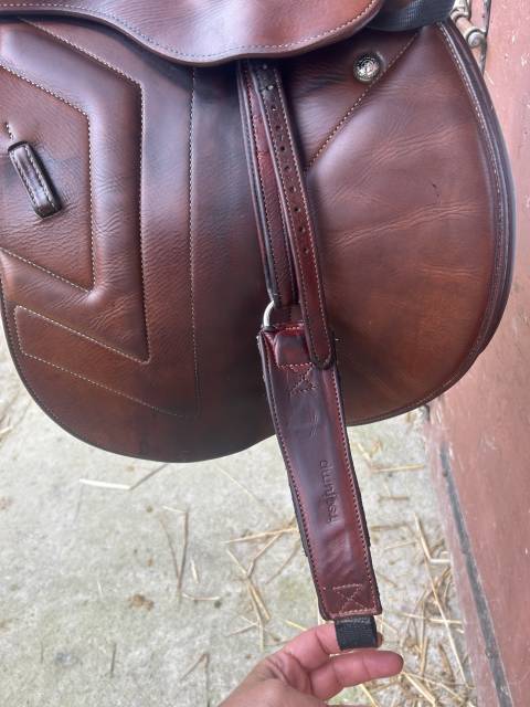 Selle Renaissance siège plat 18 pouces 