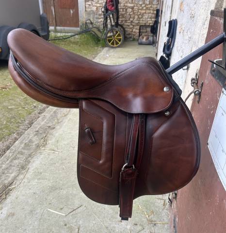 Selle Renaissance siège plat 18 pouces 