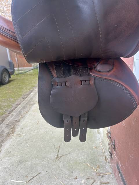 Selle Renaissance siège plat 18 pouces 