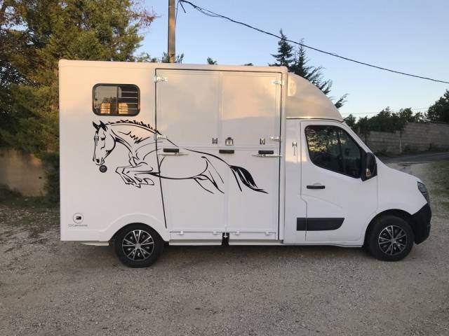 Camion chevaux renault master carrosserie neuve