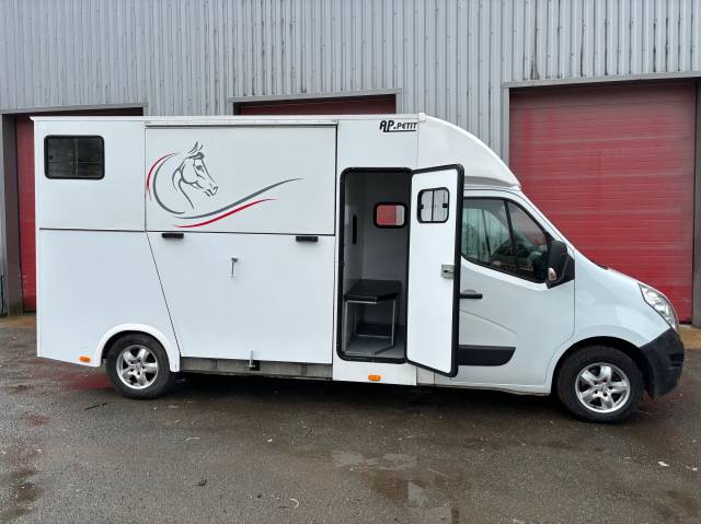 Camion chevaux carrosserie AP PETIT