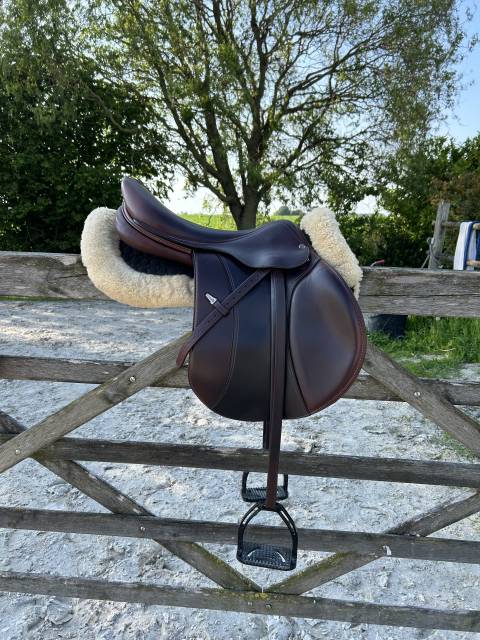 Selle &eacute;quipe 18