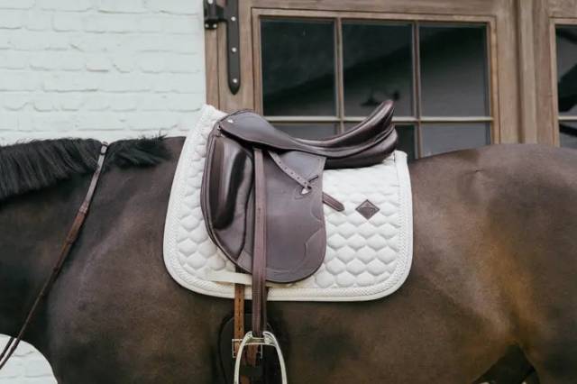 Tapis de selle corde tressée dressage - Kentucky - élégance et confort
