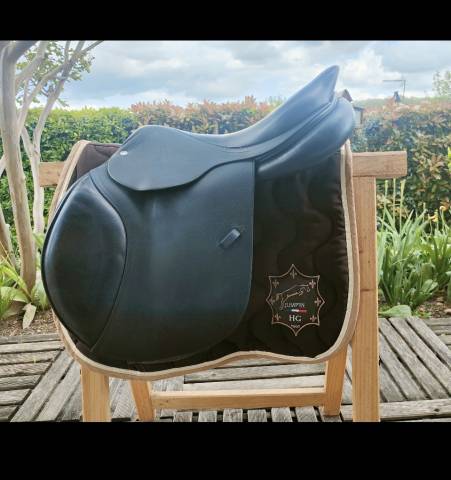 Selle CWD noire cheval 17.5"