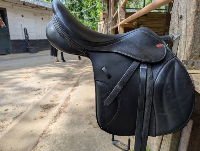 Selle neuve Kent & Masters