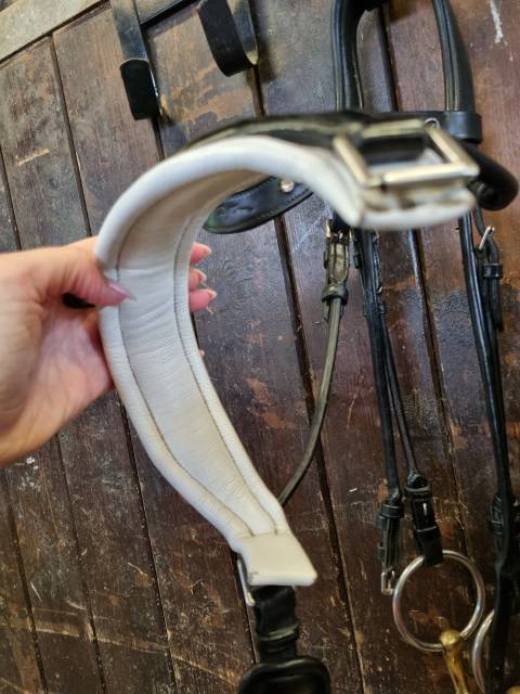 Bridon Dyon dressage vernis et blanc taille cob