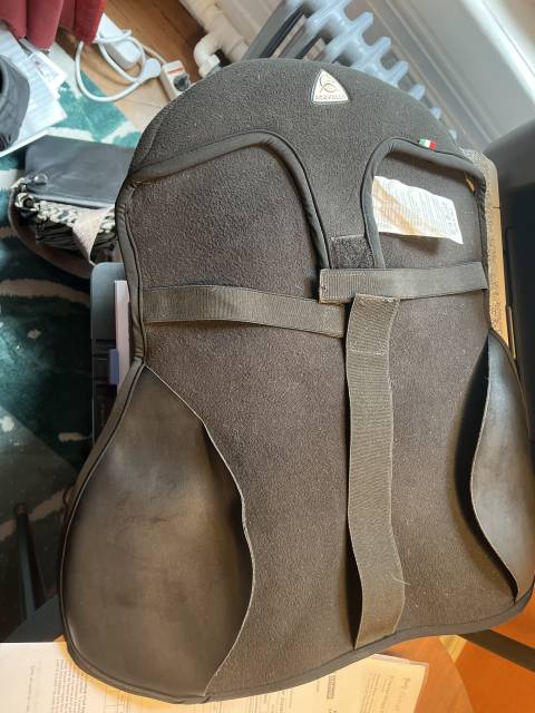 Dessus de selle ortho coccyx en gel noir M ACAVALLO