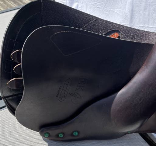 SELLE ÉQUIPE MODÈLE EKGO 17’´