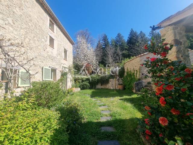 Mas en pierre tout confort au coeur de la nature dans les pyrén