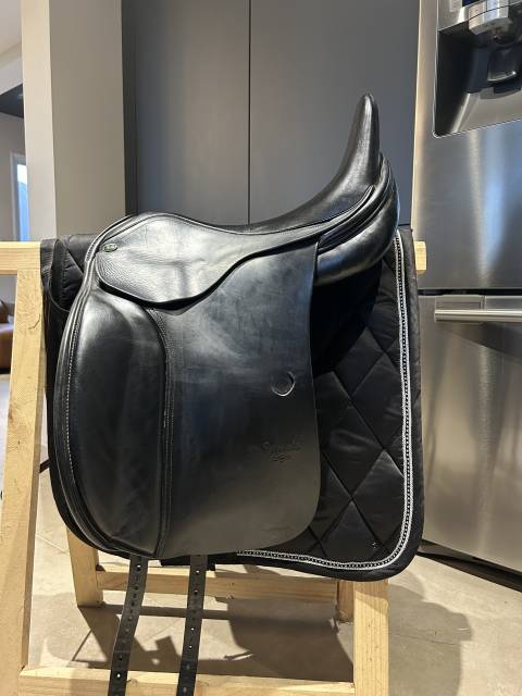 Selle dressage cuir noir Bliss of London