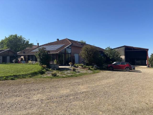 Propriété équestre de 186 m² sur 2.18HA.
