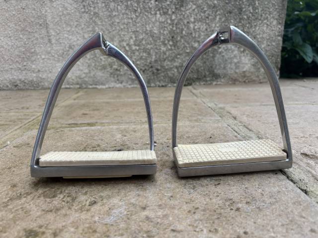 Étriers dressage