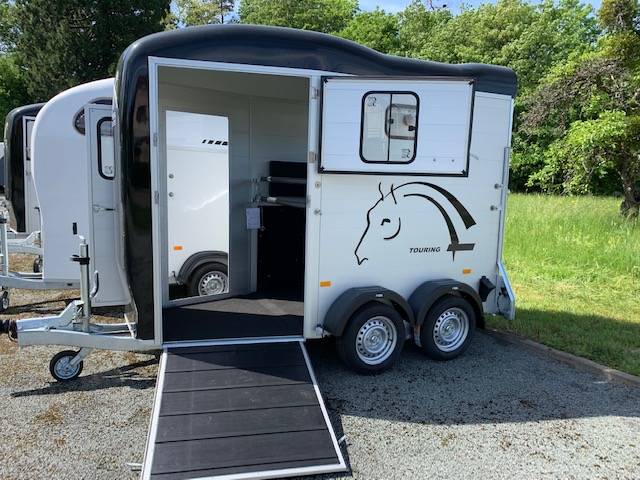 Van Touring One Cheval Liberté