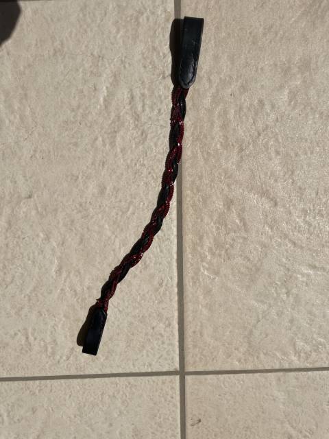 Frontal tressé à strass noir et rouge