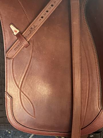 Selle Equipe Olympia Dressage. Très peu utilisée.