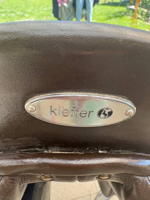 Selle Kieffer 17,5 en bon état.