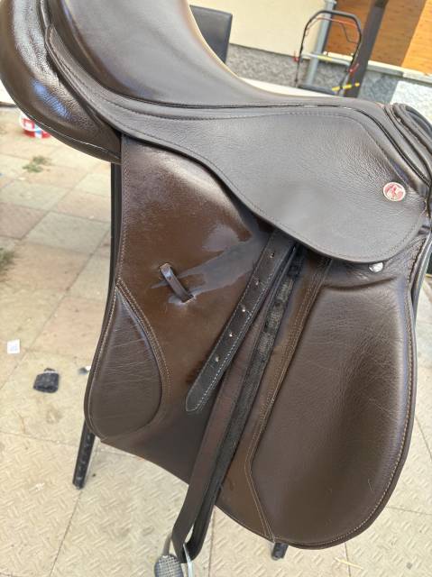 Selle Kieffer 17,5 en bon état.
