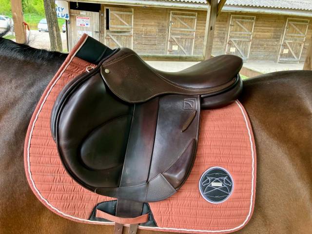 Selle Childeric monoquartier taille 18