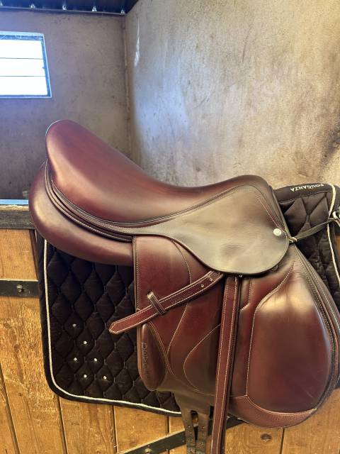 Selle devoucoux mono quartier en taille 17,5