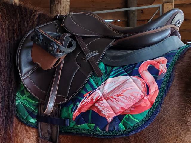 Tapis de selle original motif flamand rose