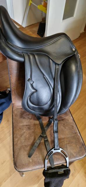 Selle dressage antares cadence equipee