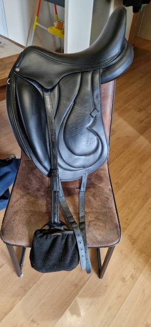 Selle dressage antares cadence equipee