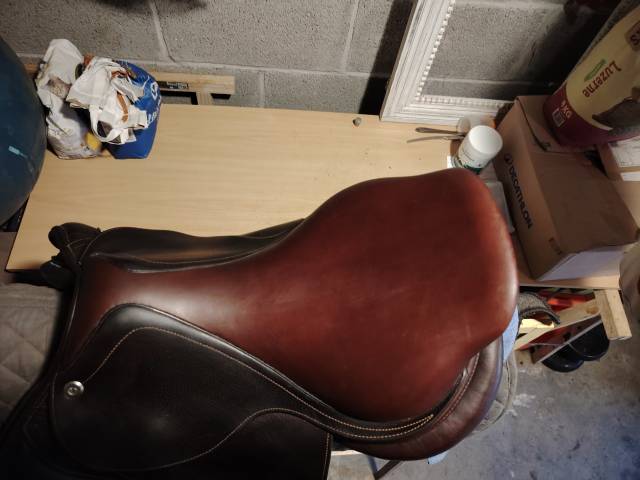 Selle CWD SE02  17 pouce 