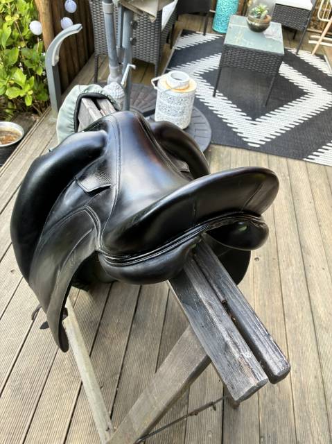 Selle dressage devoucoux 
