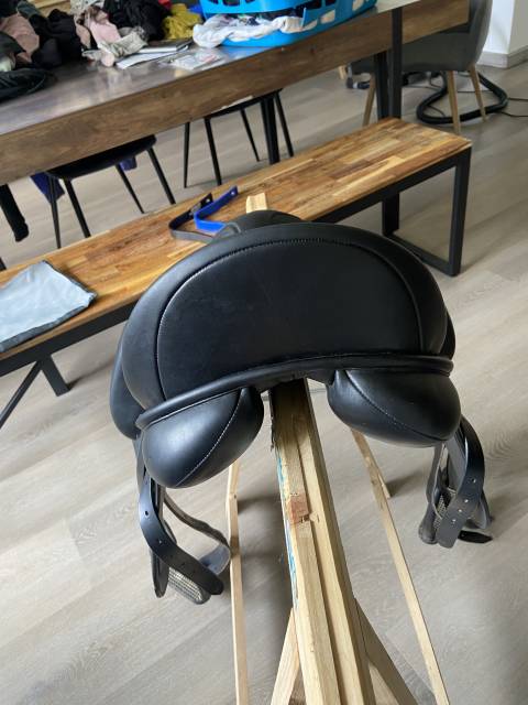 Selle de dressage Eric Thomas Fitter 17.5