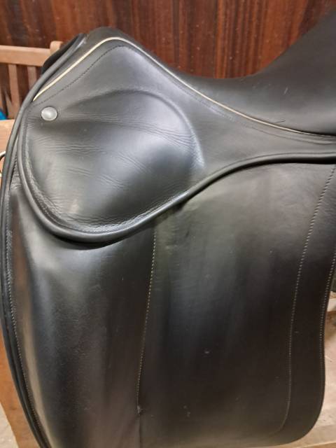 Selle dressage Childeric excellent état 