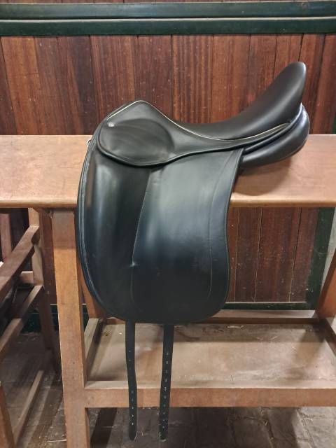 Selle dressage Childeric excellent état 
