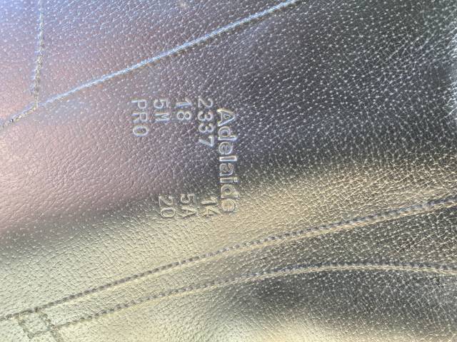 Voltaire Design - Selle Adelaide Noire 18"