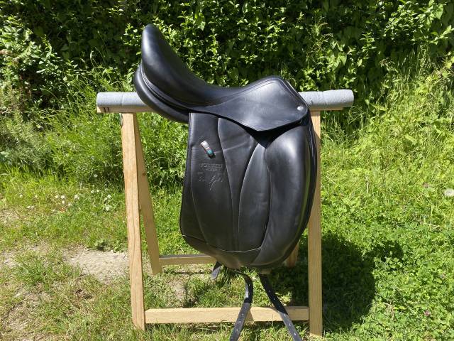 Voltaire Design - Selle Adelaide Noire 18"