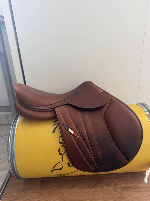 Selle BUTET semi creuse 