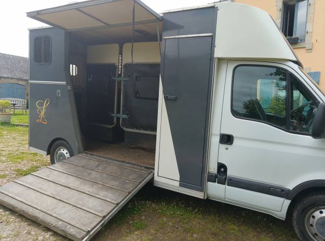 Camion VL 2 chevaux Master