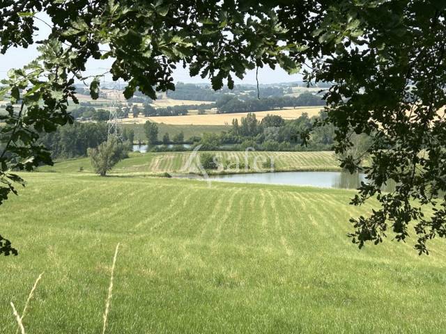 Propriété agricole de 23ha bio avec lac et grange