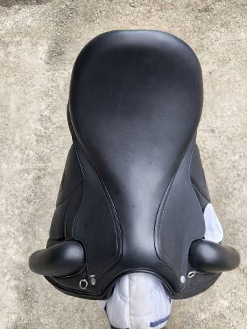 Selle de dressage Forestier Aachen 17" – état neuf