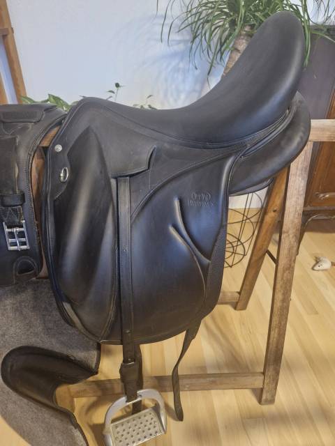 Selle dressage  makila lab Devoucoux