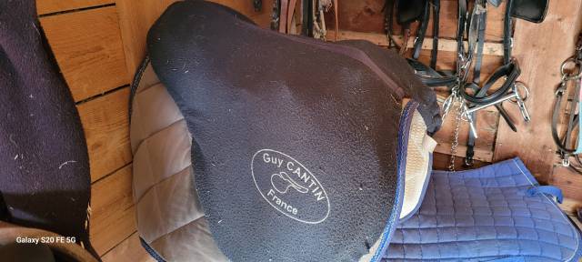  A vendre selle Guy Cantin en cuir noir 16'5