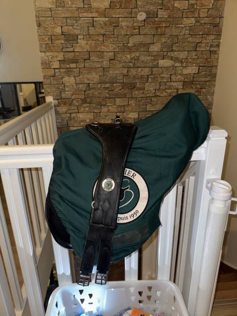 À vendre – Selle Forestier Club Junior 16” + accessoire