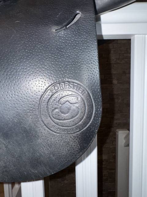 À vendre – Selle Forestier Club Junior 16” + accessoire